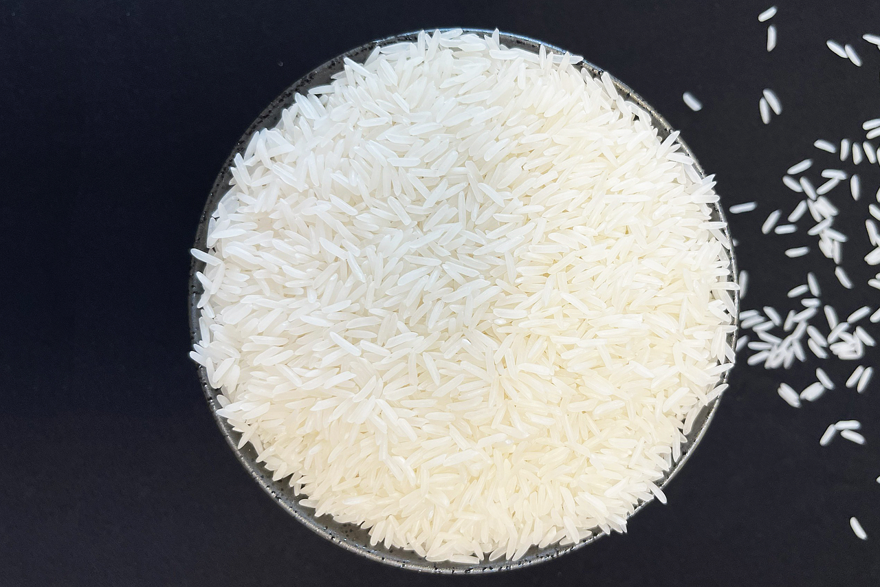 A grain of white rice, naturally gluten free